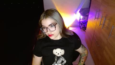 isabella online show from March 1, 5:01 pm