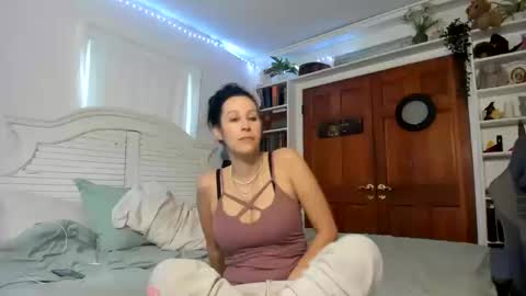 Snapshot of cutelittlemama0418 chatting on October 20, 12:52 pm Cutelittlemama0418 Lola online show from October 20, 12:52 pm