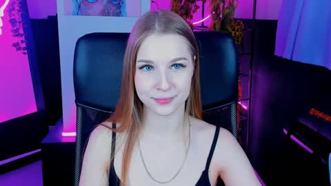 Snapshot of cutemousee chatting on December 4, 6:00 am Rina online show from December 4, 6:00 am