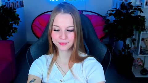 Snapshot of cutemousee chatting on December 20, 6:08 am Rina online show from December 20, 6:08 am