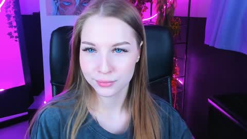Snapshot of cutemousee chatting on December 12, 2:26 am Rina online show from December 12, 2:26 am