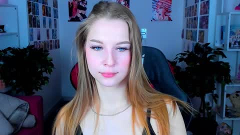 Snapshot of cutemousee chatting on December 22, 8:38 am Rina online show from December 22, 8:38 am