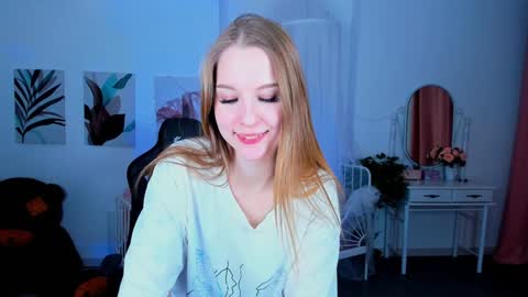 Snapshot of cutemousee chatting on December 7, 4:25 pm Rina online show from December 7, 4:25 pm