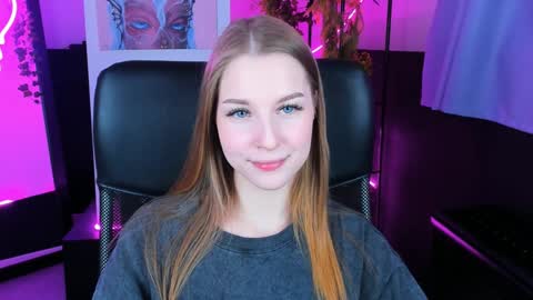 Snapshot of cutemousee chatting on December 10, 1:33 pm Rina online show from December 10, 1:33 pm