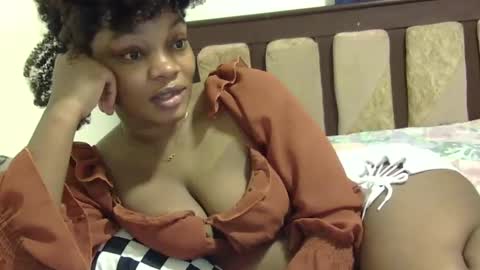 Snapshot of cutermilly chatting on December 6, 7:44 pm cutermilly online show from December 6, 7:44 pm
