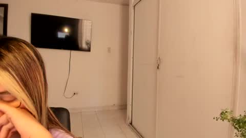 cutesamantha_ online show from June 11, 8:49 pm