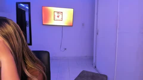 cutesamantha_ online show from June 18, 10:36 pm