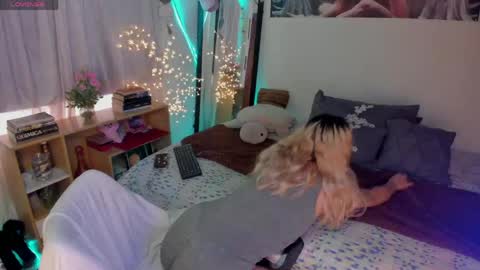 cuteweed420 online show from May 4, 10:02 pm