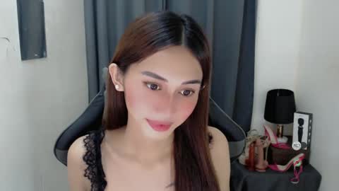 Snapshot of cutie_mitcha chatting on March 11, 1:48 am cutie_mitcha online show from March 11, 1:48 am