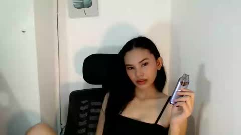 cutiee_lily2 online show from April 24, 12:24 am