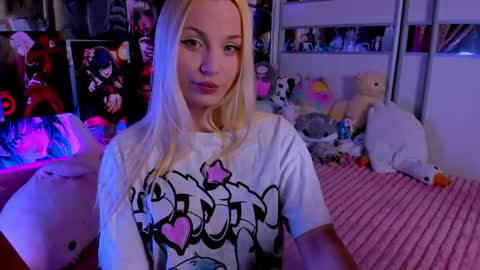 Nora online show from May 1, 9:07 pm