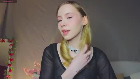 Snapshot of cuute_angell chatting on January 24, 4:49 pm Virginia See you on Sunday online show from January 24, 4:49 pm