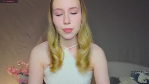 Snapshot of cuute_angell chatting on February 1, 4:54 pm Virginia See you on Sunday online show from February 1, 4:54 pm