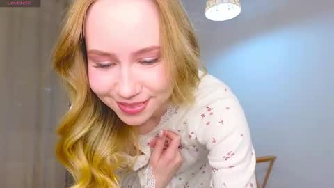 Snapshot of cuute_angell chatting on January 6, 4:44 pm Virginia See you on Sunday online show from January 6, 4:44 pm