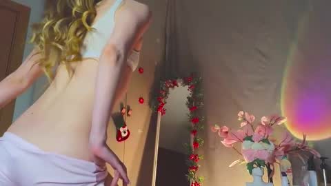 Snapshot of cuute_angell chatting on December 28, 4:52 pm Virginia See you on Sunday online show from December 28, 4:52 pm