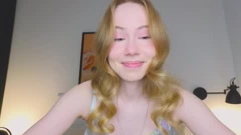 Snapshot of cuute_angell chatting on October 4, 5:28 pm Virginia See you on Sunday online show from October 4, 5:28 pm