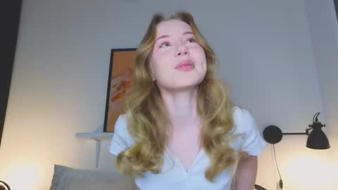 Snapshot of cuute_angell chatting on October 6, 5:40 pm Virginia See you on Sunday online show from October 6, 5:40 pm