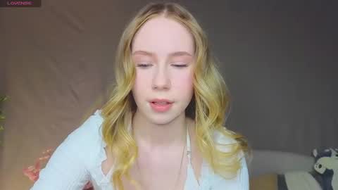 Snapshot of cuute_angell chatting on January 11, 4:46 pm Virginia See you on Sunday online show from January 11, 4:46 pm