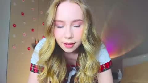 Snapshot of cuute_angell chatting on December 26, 4:58 pm Virginia See you on Sunday online show from December 26, 4:58 pm
