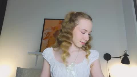 Snapshot of cuute_angell chatting on October 13, 5:26 pm Virginia See you on Sunday online show from October 13, 5:26 pm