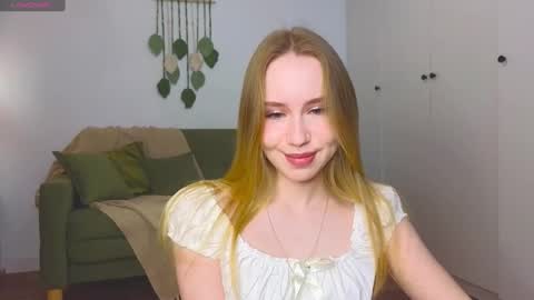 Snapshot of cuute_angell chatting on January 3, 4:37 pm Virginia See you on Sunday online show from January 3, 4:37 pm