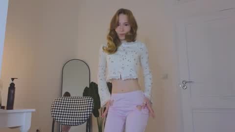 Snapshot of cuute_angell chatting on September 24, 5:45 pm Virginia See you on Sunday online show from September 24, 5:45 pm