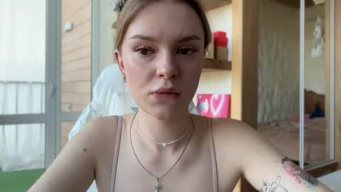 Im Emi streaming with my friend Reyna today online show from May 14, 2:12 pm