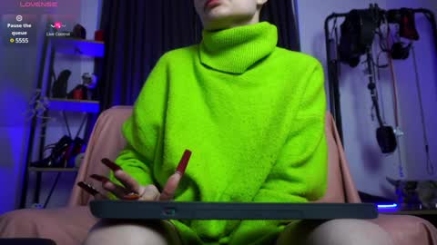 Lily Goddess online show from December 18, 4:42 am