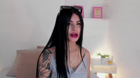 Snapshot of cylie_lee chatting on January 4, 8:16 pm Cylie online show from January 4, 8:16 pm