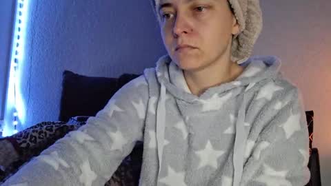 Snapshot of cyndee_winter chatting on December 8, 8:04 pm Cyndee Winter online show from December 8, 8:04 pm