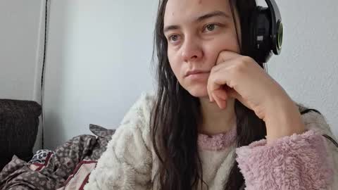 Snapshot of cyndee_winter chatting on December 22, 11:22 am Cyndee Winter online show from December 22, 11:22 am