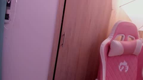 darling online show from February 21, 9:43 am