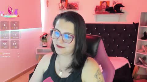 Snapshot of d_martii chatting on October 7, 7:40 pm Mia online show from October 7, 7:40 pm