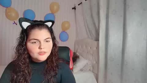 Snapshot of daeneryslove_doll chatting on October 19, 5:53 am daeneryslove_doll online show from October 19, 5:53 am