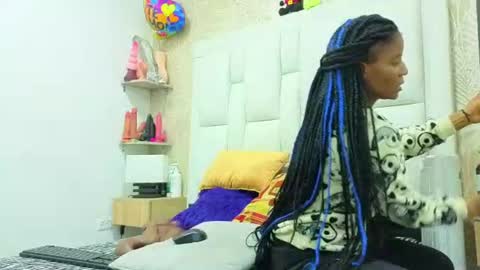 daffnelewis online show from August 3, 11:16 am