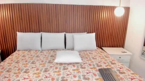 dafne_evaans online show from April 22, 12:02 pm