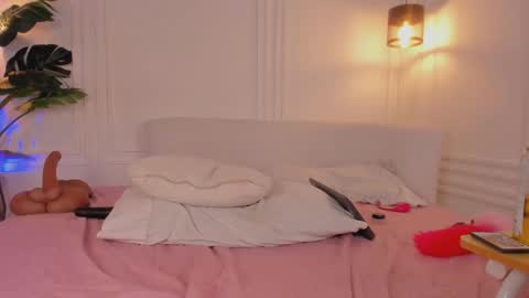 dafne_hillss online show from January 8, 5:50 pm