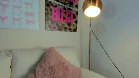 dafne_hillss online show from June 14, 8:53 pm