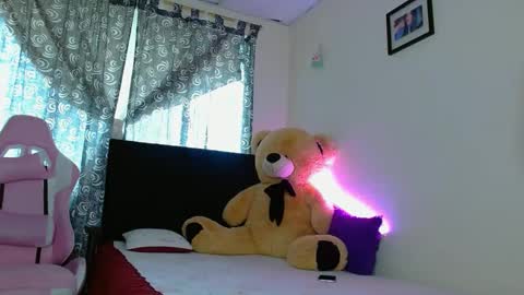 Snapshot of dafne_hot77 chatting on October 11, 6:32 pm dafne_hot77 online show from October 11, 6:32 pm