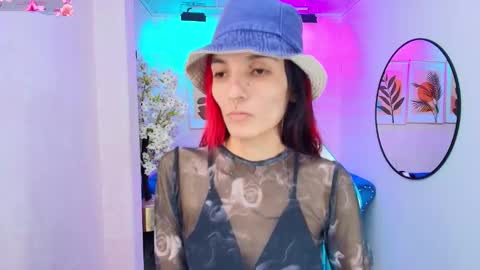 dafne huges online show from November 17, 7:25 pm