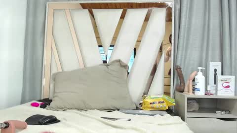 Snapshot of dafne_quenn chatting on January 21, 12:50 pm dafne_quenn online show from January 21, 12:50 pm