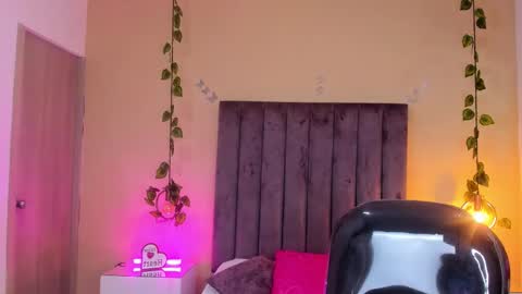 Dahlia online show from November 4, 10:59 pm