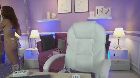 Dahlia Grey online show from November 21, 11:45 am