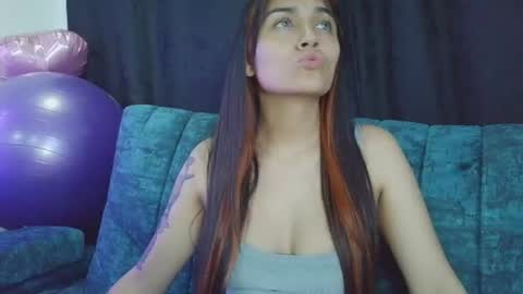 daila_ online show from August 4, 1:33 am