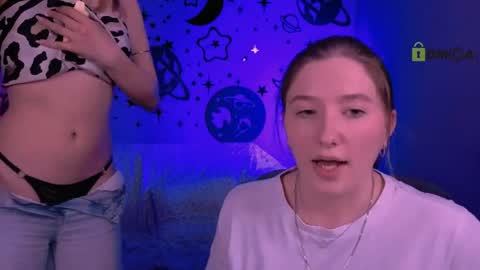 Little Di online show from May 17, 4:33 am