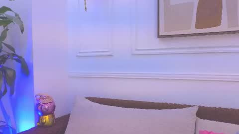 Daisy Price online show from June 14, 10:48 am