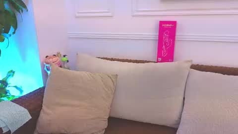 Daisy Price online show from July 28, 11:17 am