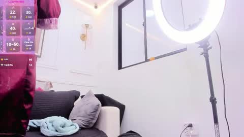 Snapshot of daisy_price chatting on September 19, 12:04 pm Daisy Price online show from September 19, 12:04 pm