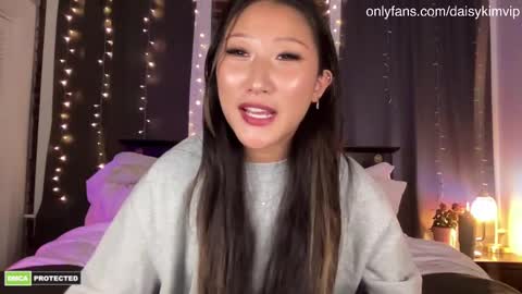 Daisy Kim online show from March 3, 12:45 am