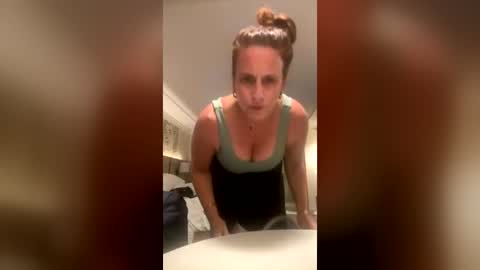 daisymae0017 online show from June 18, 6:04 am